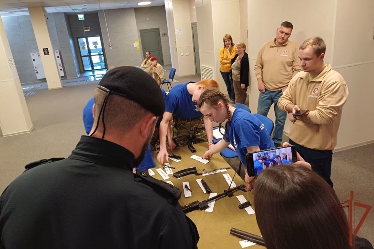 Росгвардейцы в Сибири провели профориентационные и патриотические мероприятия с молодёжью