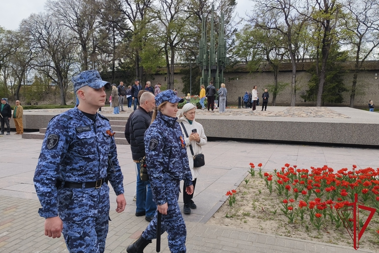 В Псковской области сотрудники Росгвардии обеспечили охрану общественного порядка во время празднования Дня Победы