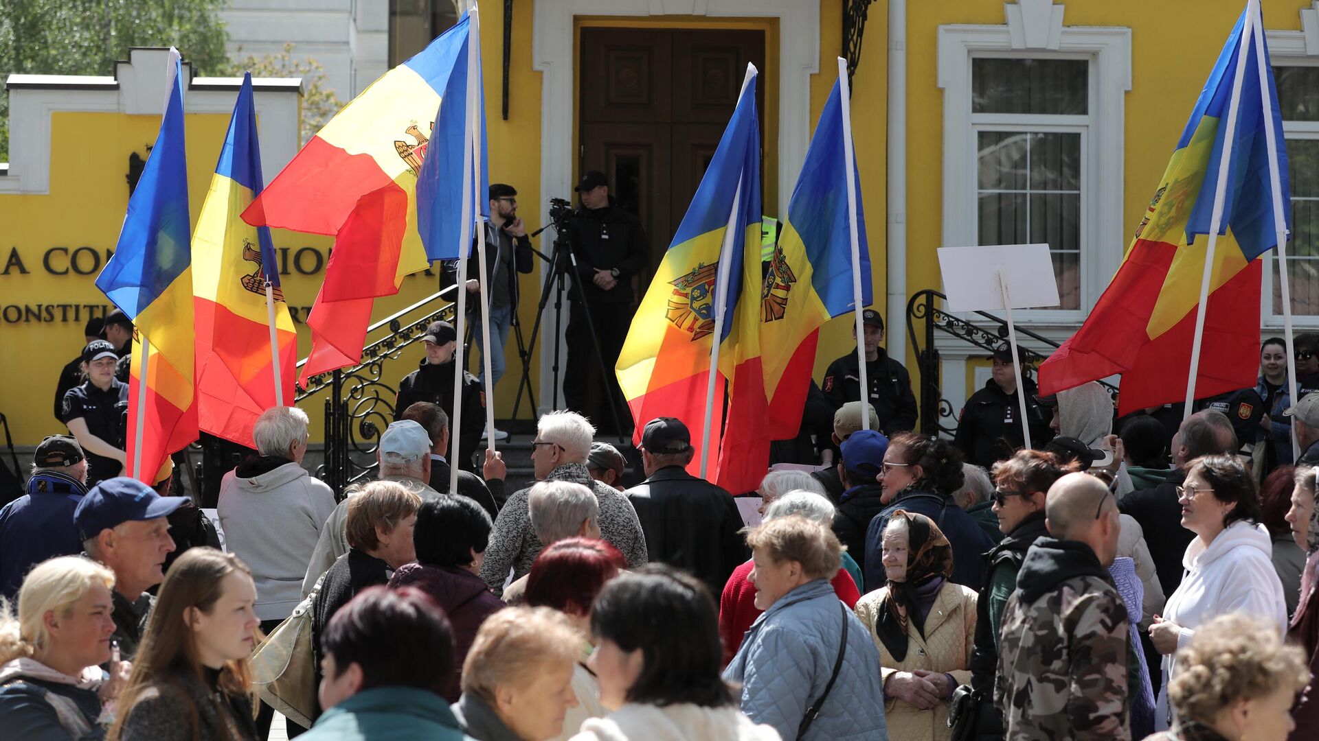 Молдавию ведут в ЕС, хотя Европа "умирает" из-за невыгодных геополитических игр - политик