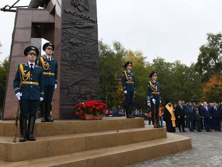 Памятник спасателям и пожарным установили в Нижнем Новгороде