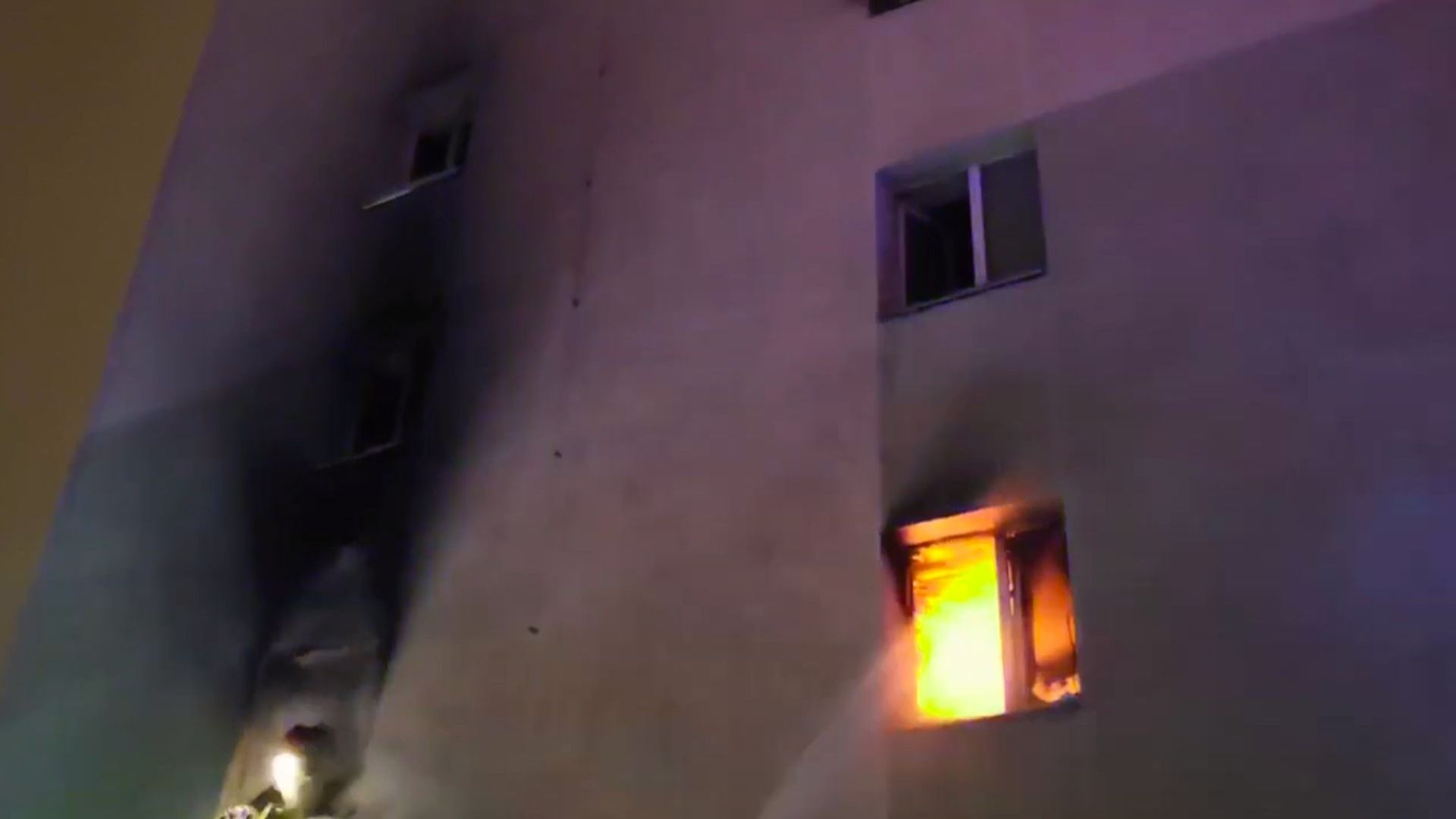 пожар в бульвар шевченко. пожар жилого дома в москве. никитский бульвар 12 пожар. пожар бульвар. пожар в доме в москве.