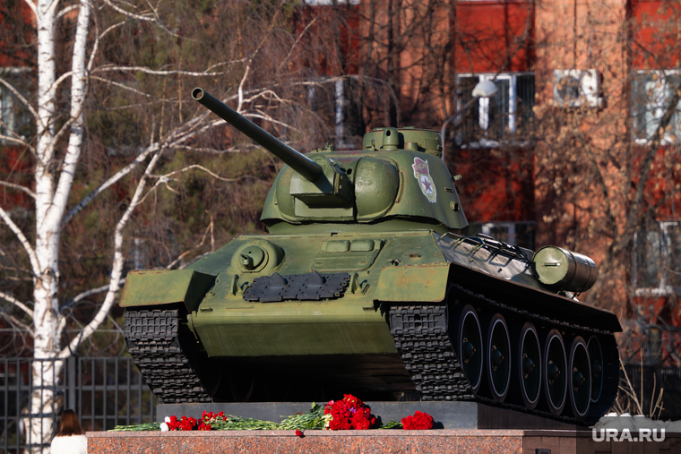 Обзорная по городу. Пермь , зима, т34, весна, танк, вторая мировая война, советский танк, т 34, памятник уральскому добровольческому корпусу, средний танк