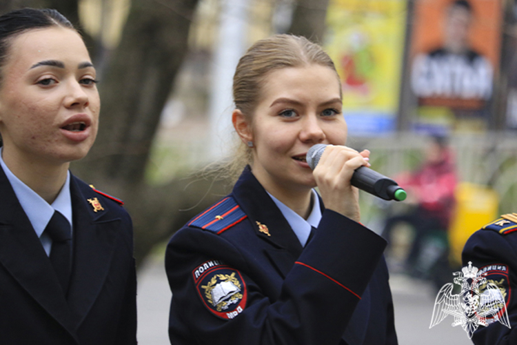 В Ставрополе офицер Росгвардии поздравила со 100-летним юбилеем ветерана Великой Отечественной войны 