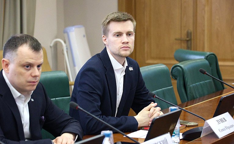 Совещание «Промышленная кооперация: условия для роста производственного и технологического потенциала регионов Дальнего Востока»