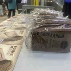 Шесть тысяч кусочков хлеба весом 125 граммов раздали жителям города #6