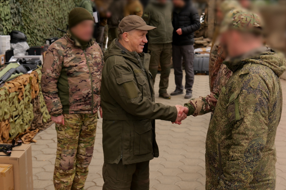 Партия вооружения передана дальневосточным бойцам в зону СВО. . Фотография 1