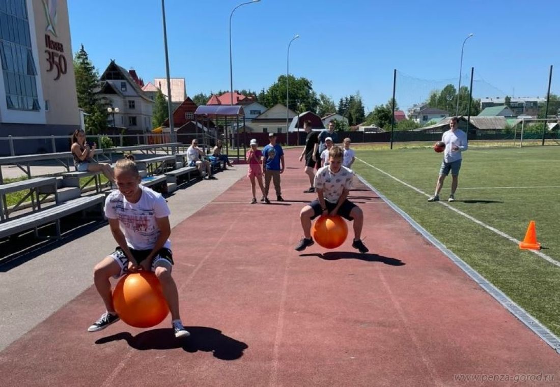 Комитет по спорту пенза. Спортивные мероприятия картинки. Фестиваль дворовых игр спортивный праздник. Водные Веселые старты для детей на улице летом. Подвижные игры для 13 лет на улице.