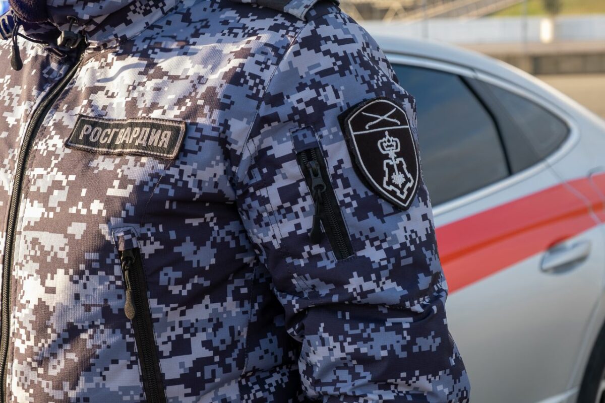 В Краснодаре буйный агрессивный пациент пытался убежать от врачей скорой помощи