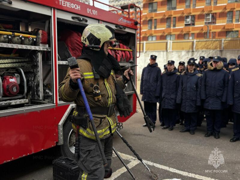 Огнеборцы южного округа столицы провели познавательное занятие для студентов профильного колледжа