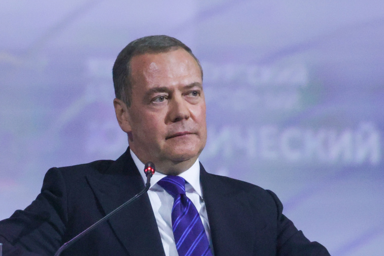 Медведев пошутил над главным недостатком электронного дневника