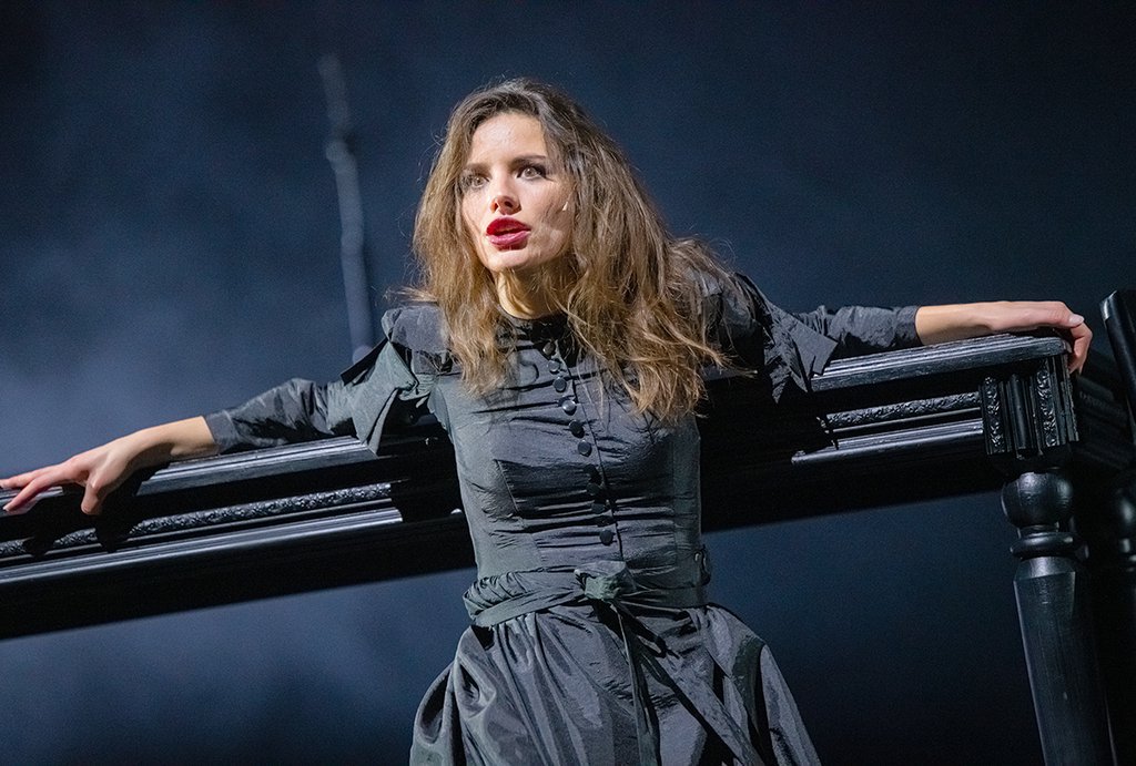 За исполнение заглавной роли в «Анне Карениной» Татьяне Малинниковой присуждена победа в номинации «Мастера сцены». Фото: Вадим Балакин.