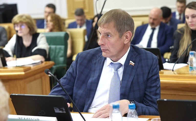 Олег Земцов