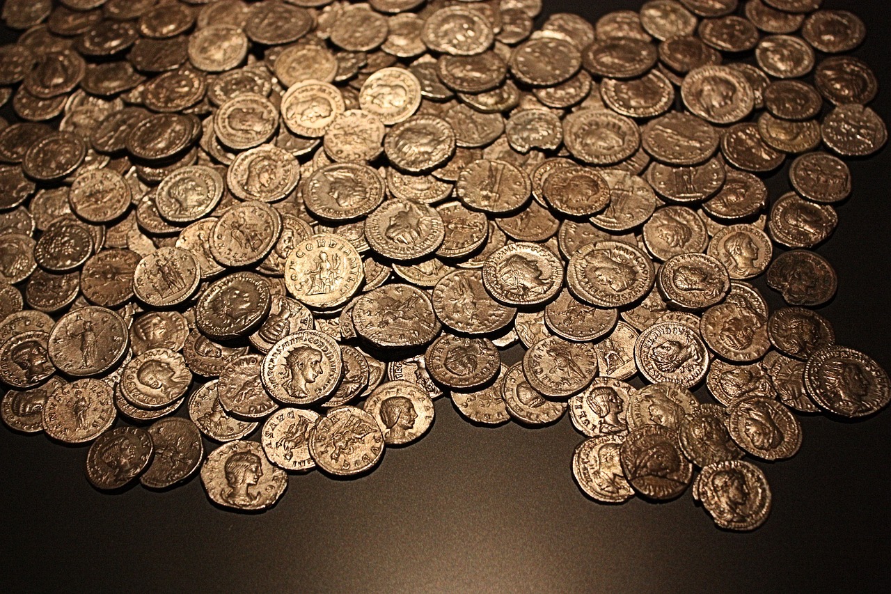 Старая монета 4. Старинные монеты. Древние монеты. Антиквариат монеты. Старинные золотые монеты.