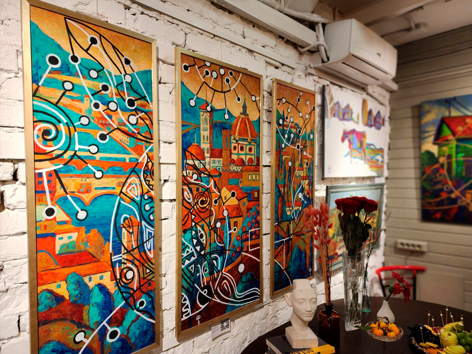 Новая арт-галерея открылась с выставкой 90-летнего творческого наследия семьи