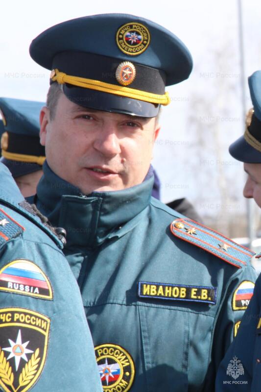 В пожарно-спасательной части № 48 города Советского проводили на пенсию начальника подразделения