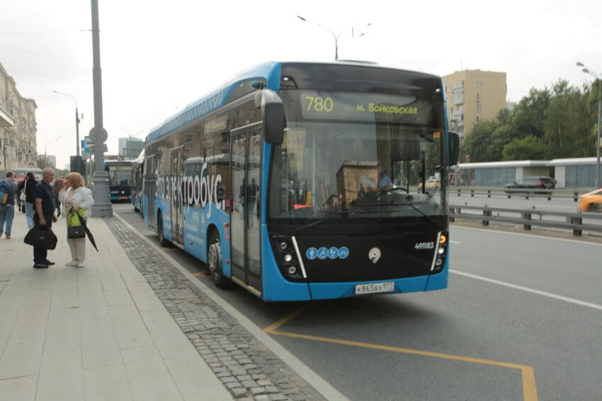 На 780-м маршруте от «Войковской» четыре автобуса заменили электробусы
