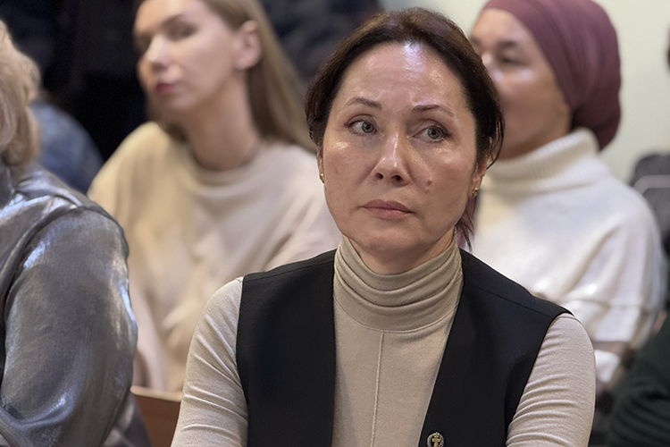 Сначала суд установил личности подсудимых, а затем Барлева заявила отвод судье