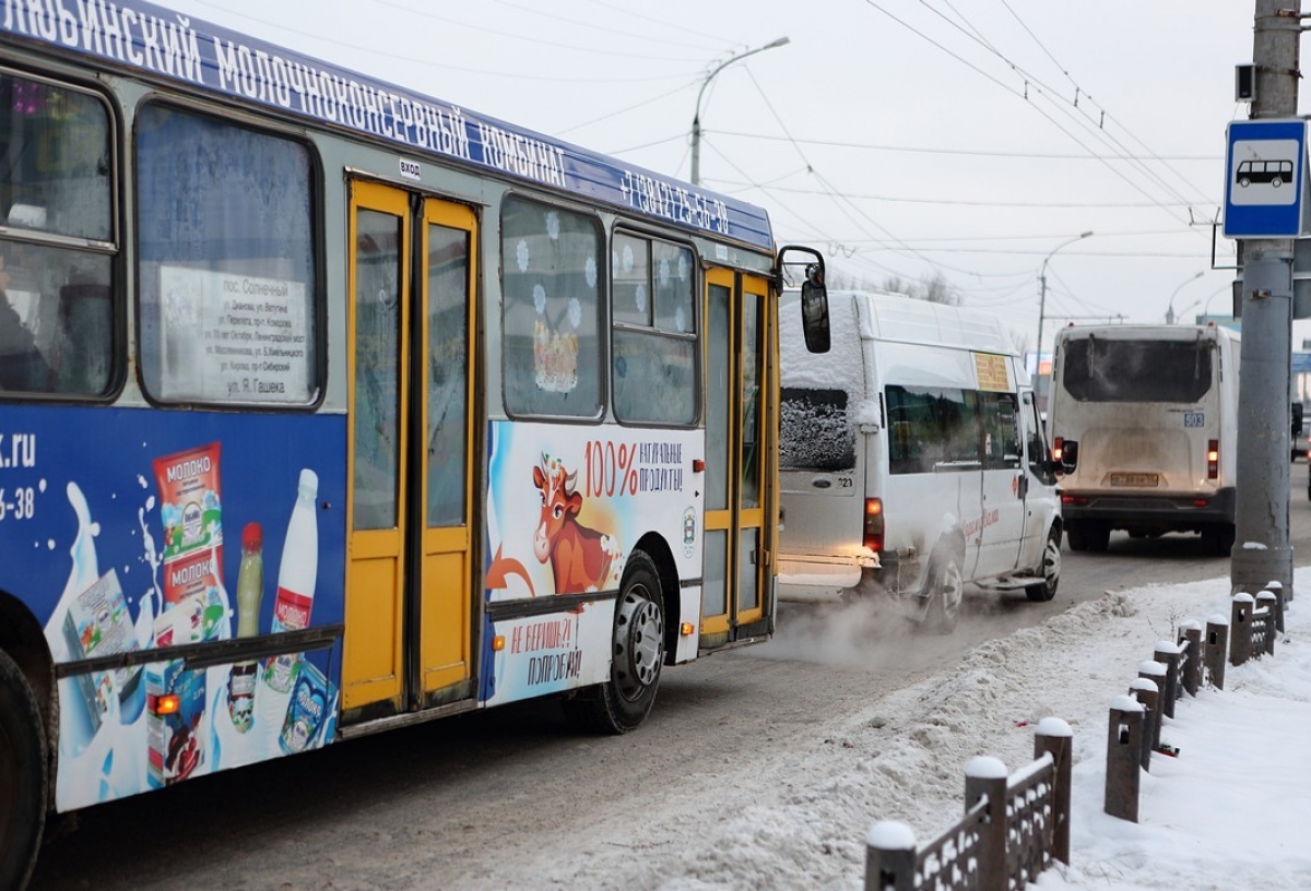 Муниципальный транспорт омск. Автобус Омск 473. Троллейбус Омск. 29 Автобус Омск. Троллейбус Омск акварель.