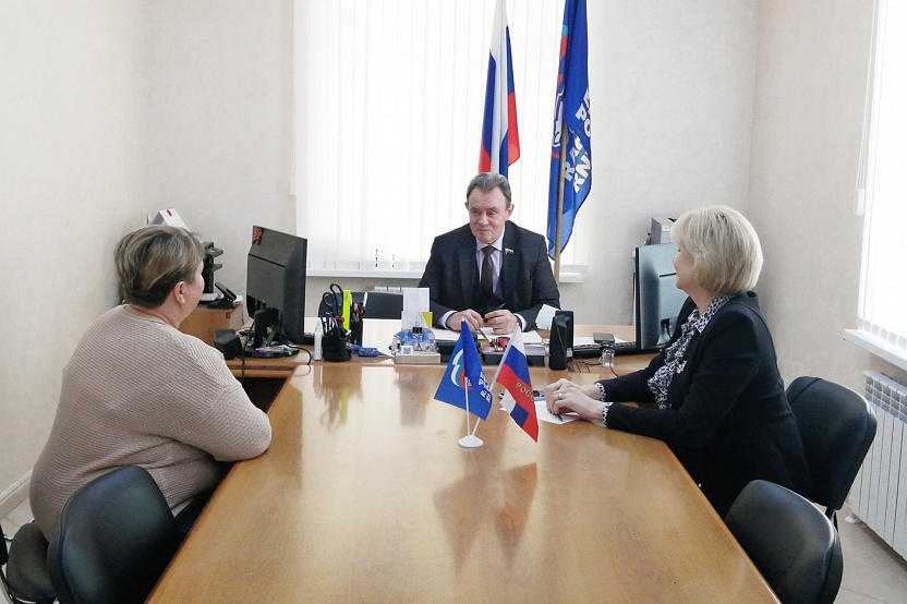 Валерий Лидин провел прием граждан в Башмаковском районе