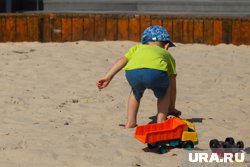 Детям придется остаться в песочнице