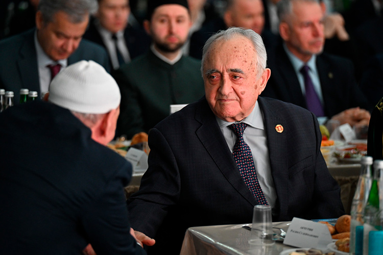  На 22-й строке нашего рейтинга расположился 93-летний генерал-полковник Расим Акчурин 