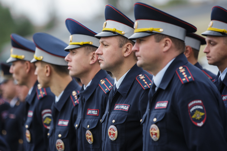 «Эти люди очень долго служили государству, часто с риском для жизни и здоровья. Они получали служебное жилье и годами жили с пониманием, что после 10 лет выслуги оно станет их неприкосновенным социальным щитом»