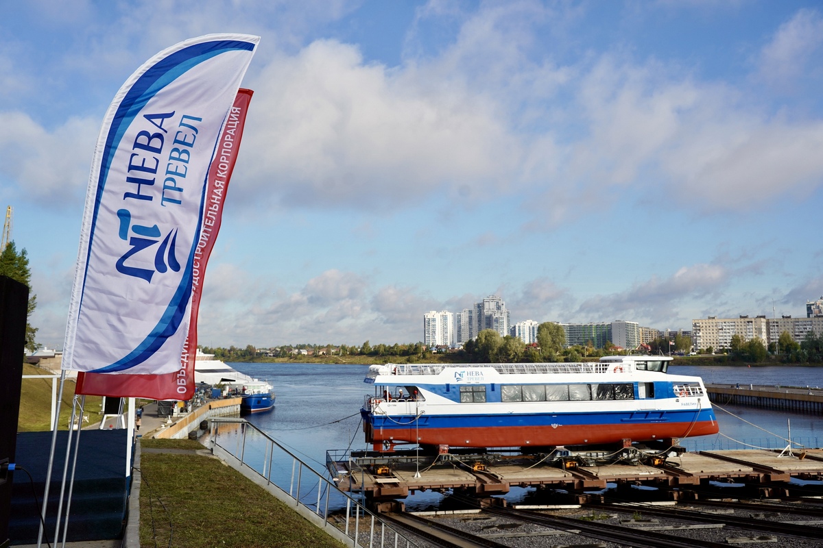 В Петербурге спустили на воду катамаран «Равелин»