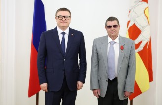 Алексей Текслер вручил государственные и региональные награды южноуральцам. Автор фото - Наиль Фаттахов 