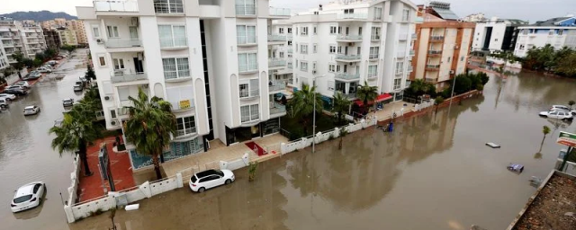 Анталия потоп сегодня. Наводнение. Анталия потоп 2022. Потоп в анталии. Анталья наводнение.