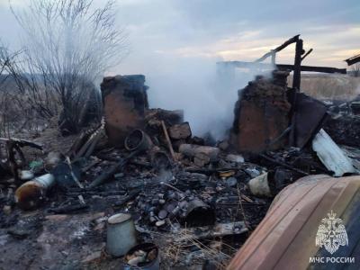 В Саратовской области в поселке Горелый Гай при пожаре в бане погиб человек