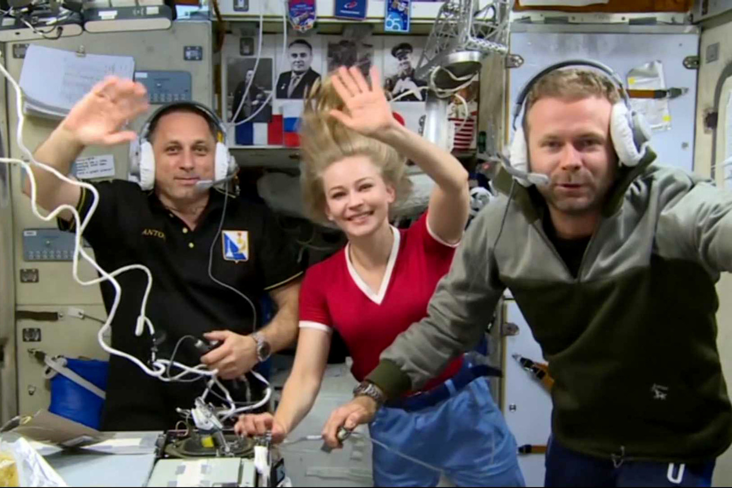 актриса в космосе для съемок фото