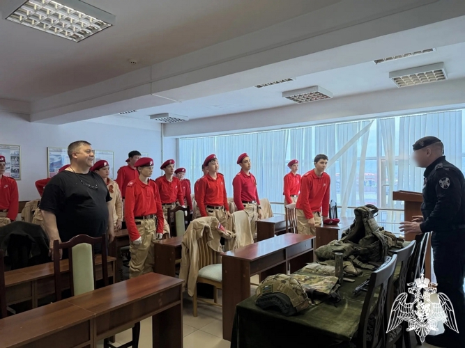 В Дагестане сотрудники Росгвардии провели День открытых дверей для юнармейцев