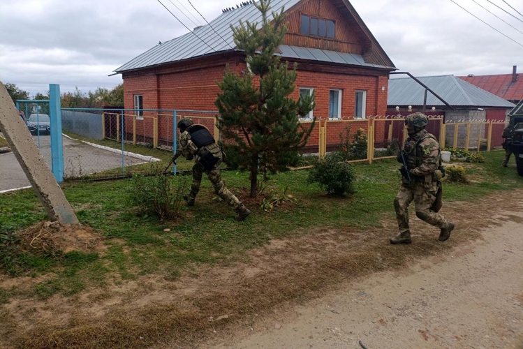 В Чувашии сотрудники Росгвардии приняли участие в антитеррористической тренировке на объекте прокуратуры