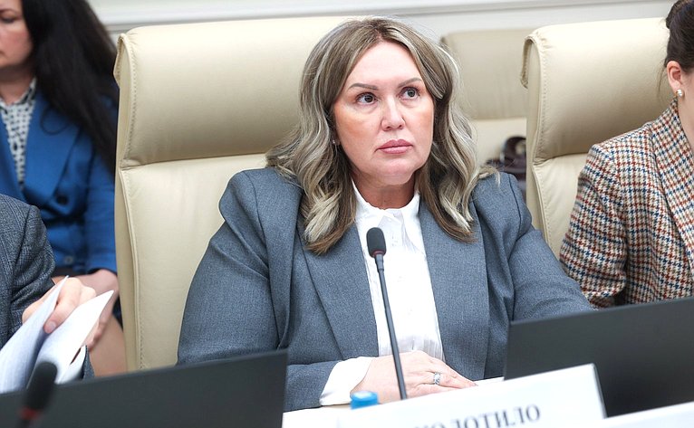 Круглый стол Комитета СФ по социальной политике «Актуальные вопросы совершенствования мер поддержки молодых специалистов, работающих в сфере здравоохранения (в рамках проекта «Всероссийская научная школа «Медицина молодая»)»