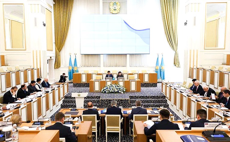 Делегация сенаторов по наблюдению за проведением референдума по принятию новой Конституции Казахстана приняла участие во встрече в Конституционном суде Республики Казахстан