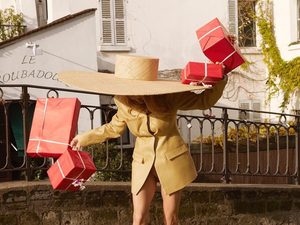 Памела Андерсон снялась в новогодней рекламе бренда Jacquemus