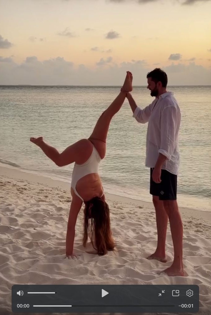 Похудевшая Ирина Дубцова демонстрирует на мальдивских пляжах чудеса акробатики 