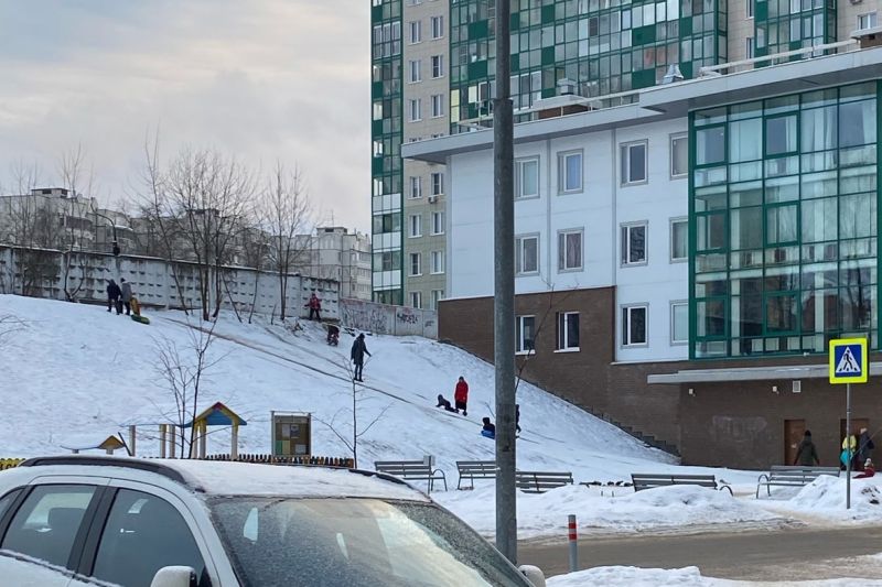 Горки красногорска. Горки в Красногорске. Опасные зимние горки. Ногинск Красногорск. Типичный Красногорск.