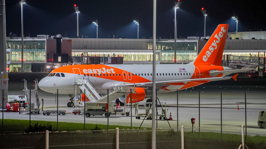 Британцы пронесли тело мертвой бабушки на борт самолета