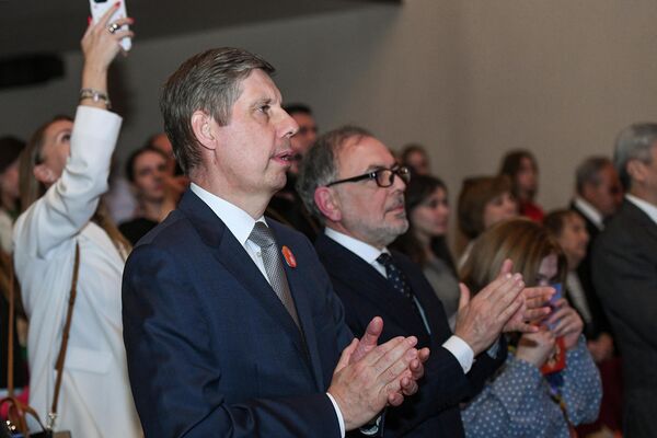 В Баку состоялся праздничный концерт по случаю 80-летия Победы в ВОВ. - Sputnik Азербайджан