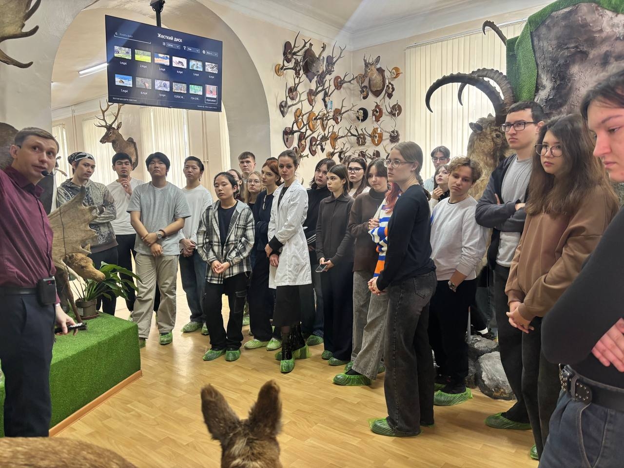 Студенты-ветеринары Иркутского ГАУ посетили учебно-научный музей охотоведения фото