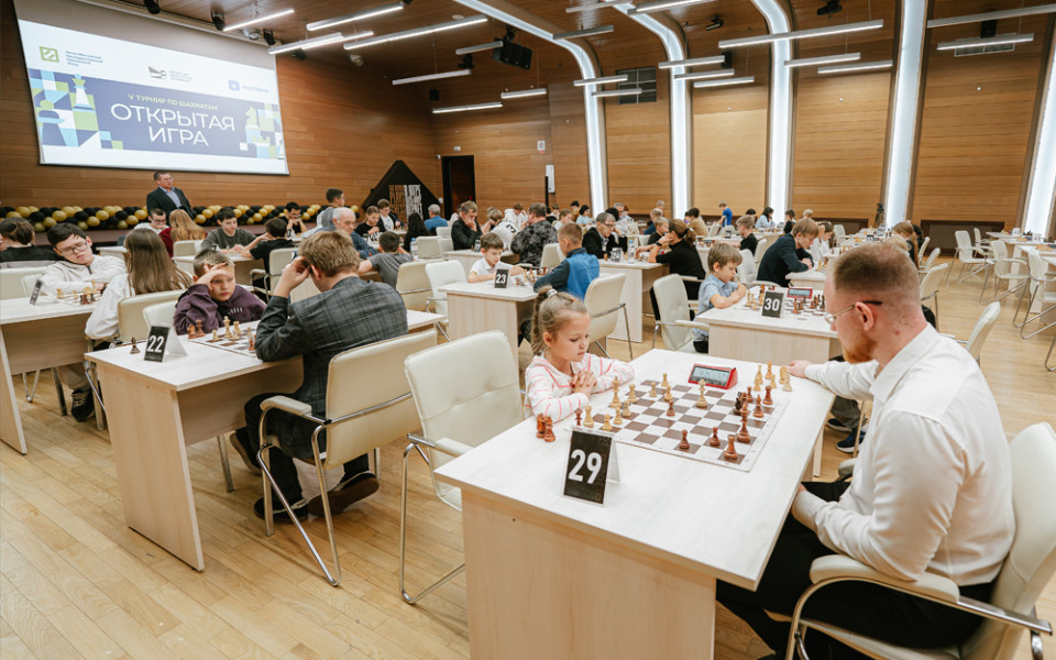 Ханты-Мансийский НПФ провел V турнир по шахматам «Открытая игра»