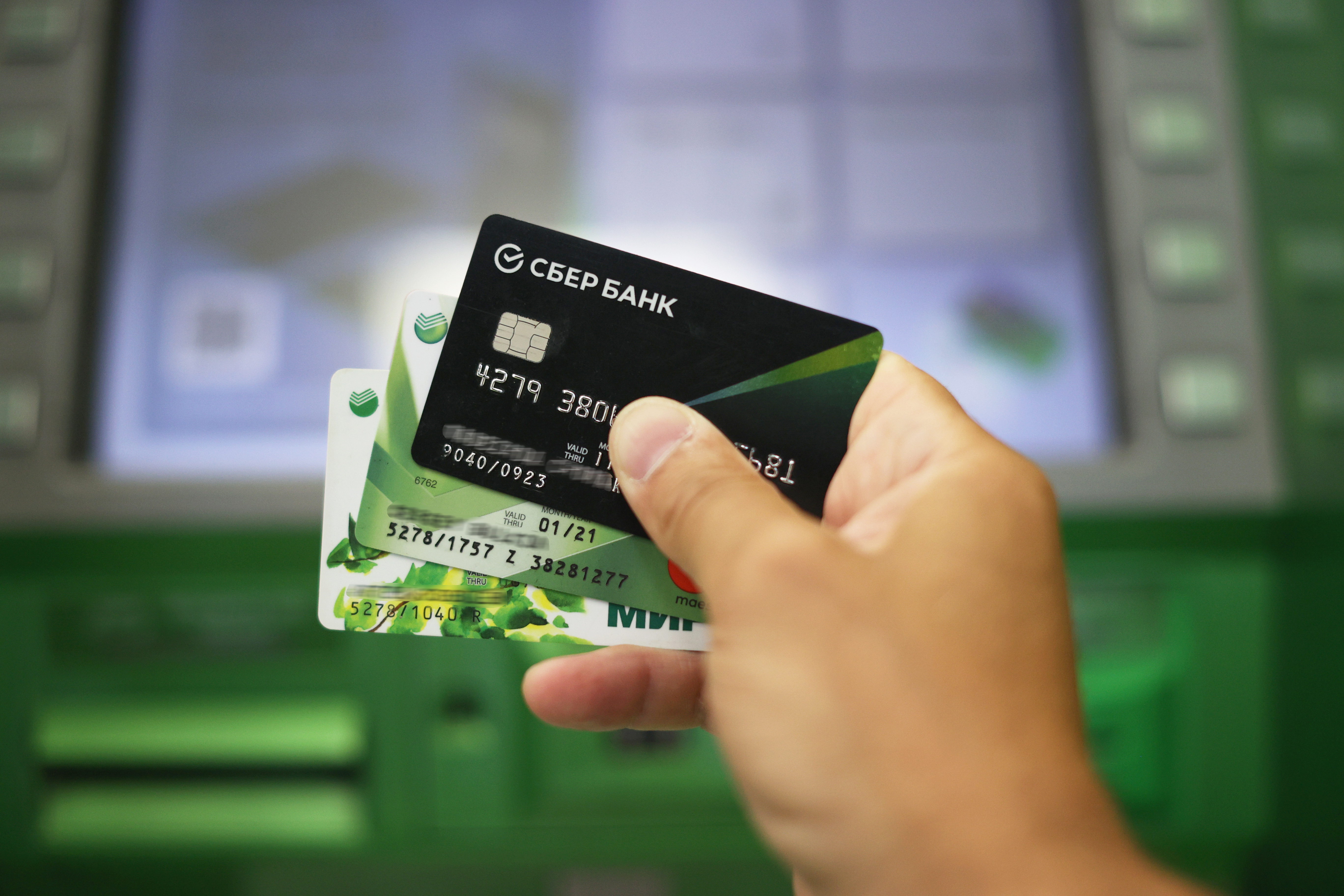 банковская карточка. заработок с карт. банковское дело зарплата. карта почта банк. заработок с карт.