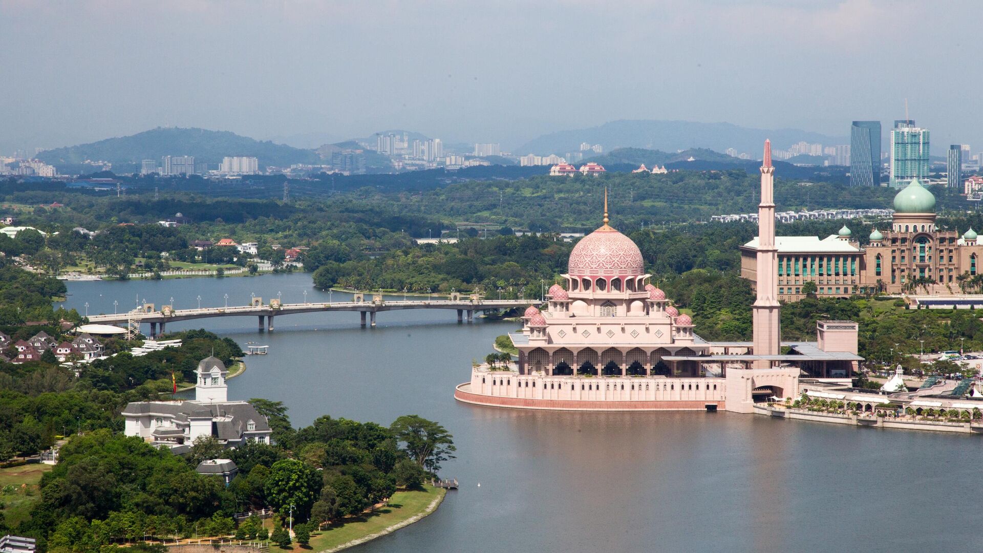 Оман малайзия прогноз. Мечеть Путра. Путраджая Малайзия. Оман Малайзия.
