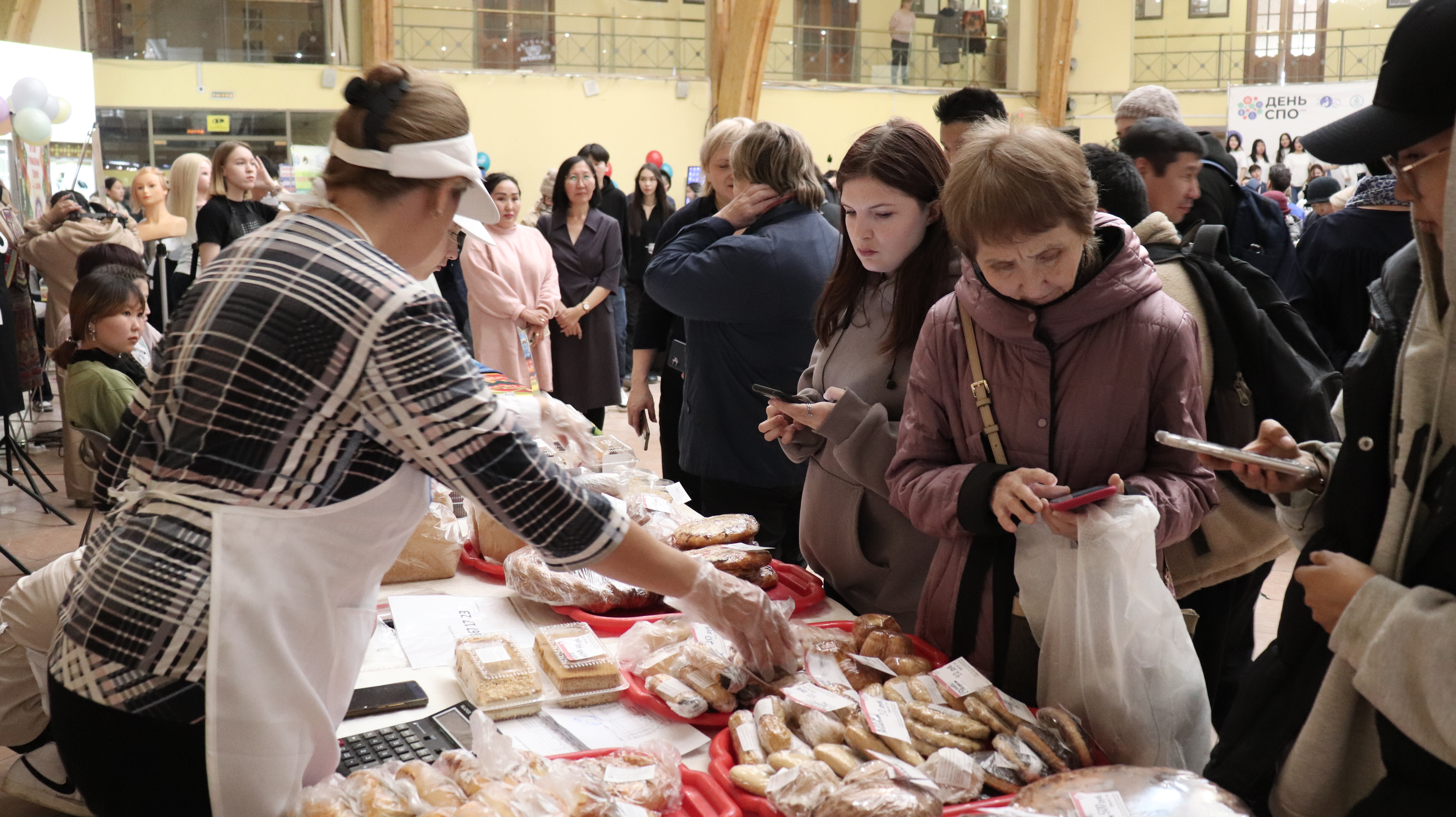 В Якутске прошла ярмарка товаров и услуг «Колледж-SALE #СделановСПО» 