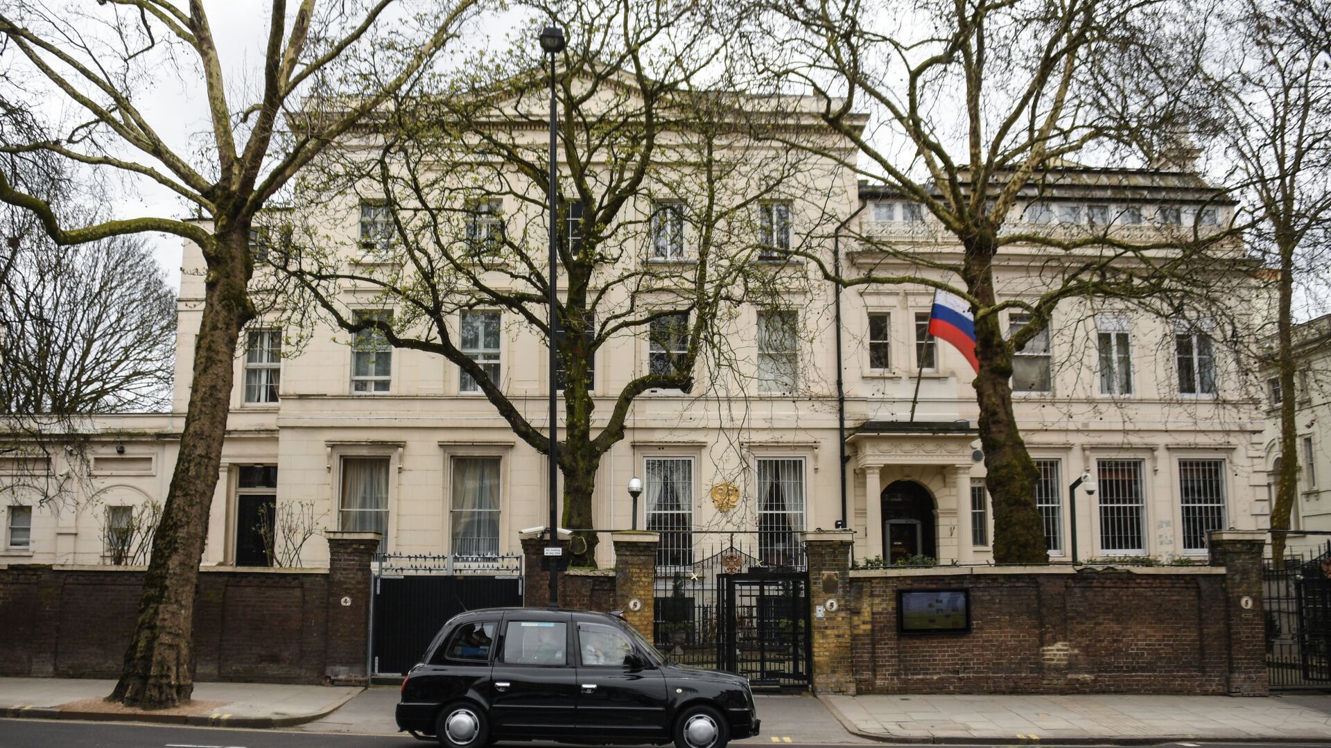 Посольство в лондоне. Посольство РФ посольство Марокко. Посольство России в Великобритании. Здание посольство РФ В Лондоне. Посольство России в Великобритании 2022.