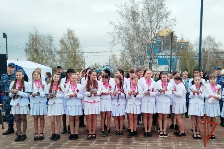 В Ачинске росгвардейцы почтили небесного покровителя защитников Отечества