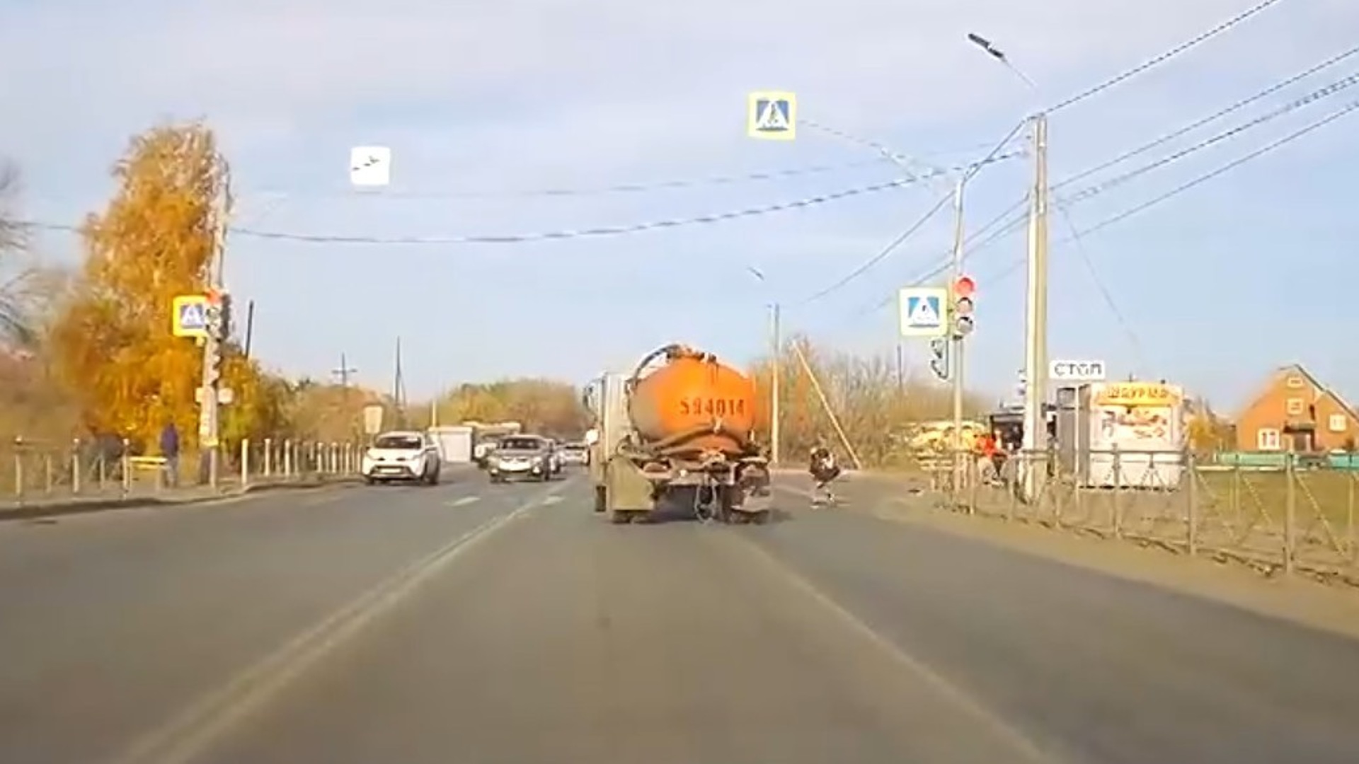 Сбитый ребенок в омске. Авария омск проспект королева на хонде сбили столб 2012. Сбитый ребенок в омске. Сбитый ребенок в омске. Сбитый ребенок в омске.