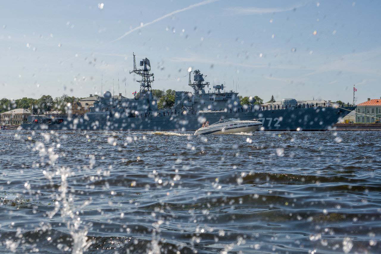 Фото с парада в питере