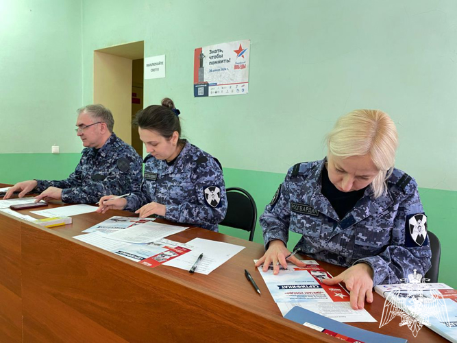В Коми росгвардейцы присоединились к акции «Диктант Победы»